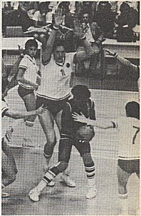 Uljana Semjonova guards 6'3" American center Lucy Harris during the 1976 Games in Montreal (photo courtesy Olympische Sports Bibliotek).