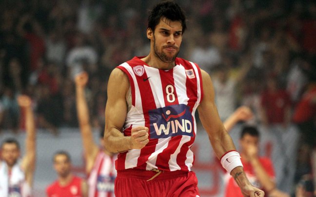 Georgios Printezis hits a crazy buzzer beater to send Olympiacos to the Final Four Tournament