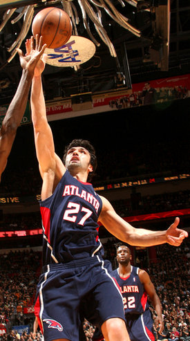 Zaza Pachulia causes chaos in Game 4 vs. Heat