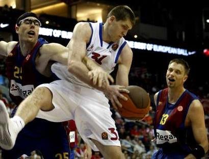 CSKA Moscow advances; downs F.C. Barcelona 82-78