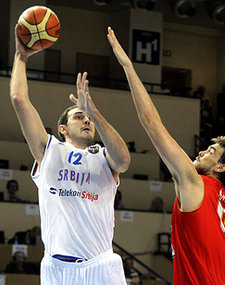 Behind Krstić, Serbia upsets Spain at Eurobasket