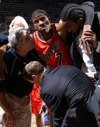 Kelenna Azubuike out for season with knee injury